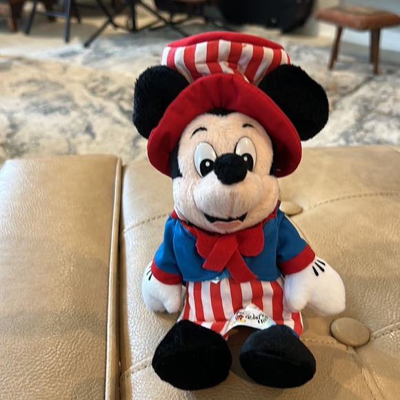 Disney Uncle Sam Mickey Mouse dressed in red white and blue - Picture 8 of 9